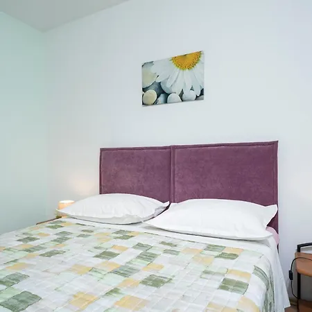 Apartment With A Parking Space Stari Grad, Hvar - 18458 *