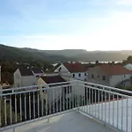Apartment With Parking Space - Hvar - 18458 Stari Grad (Hvar)